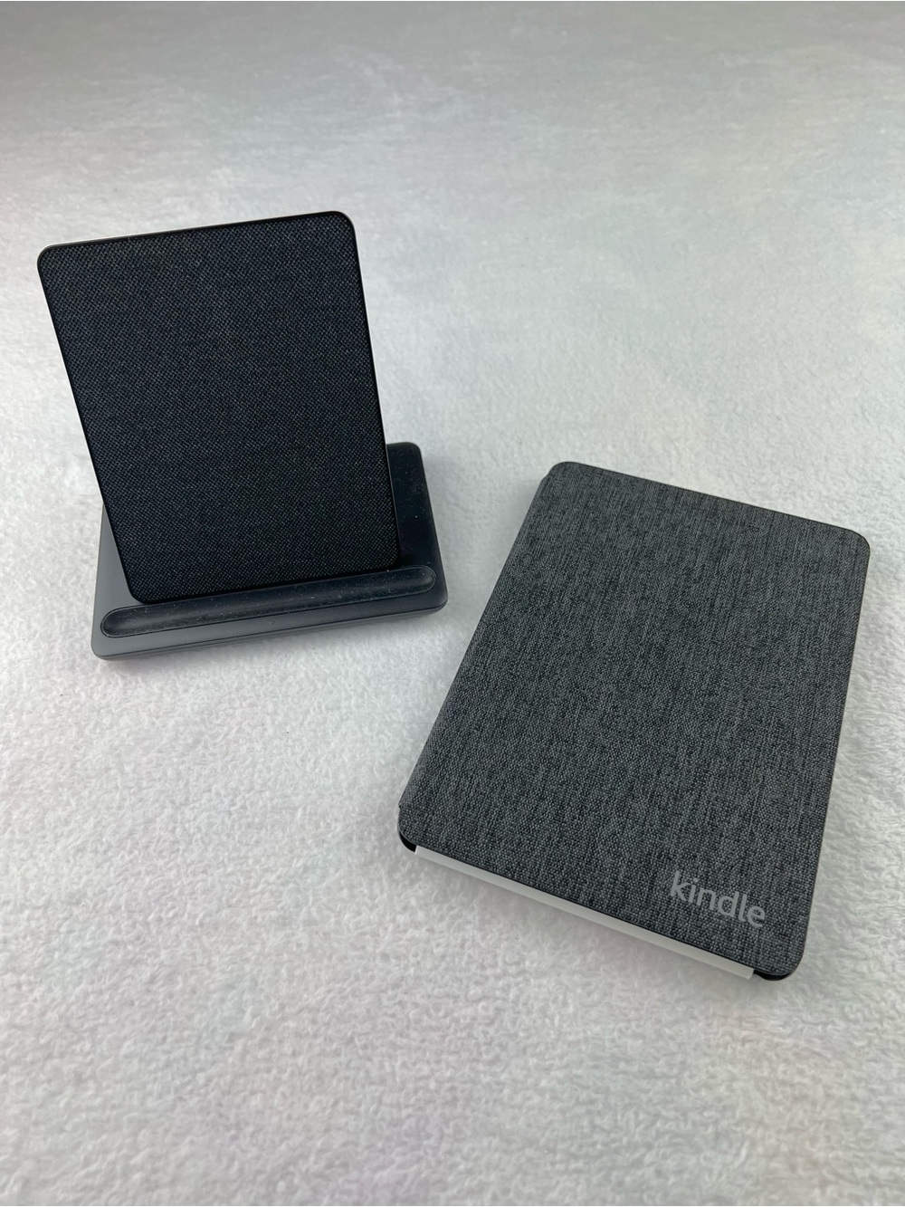 Kindle Paperwhite Accessory Bundle Case + Anker Wireless Charging Dock